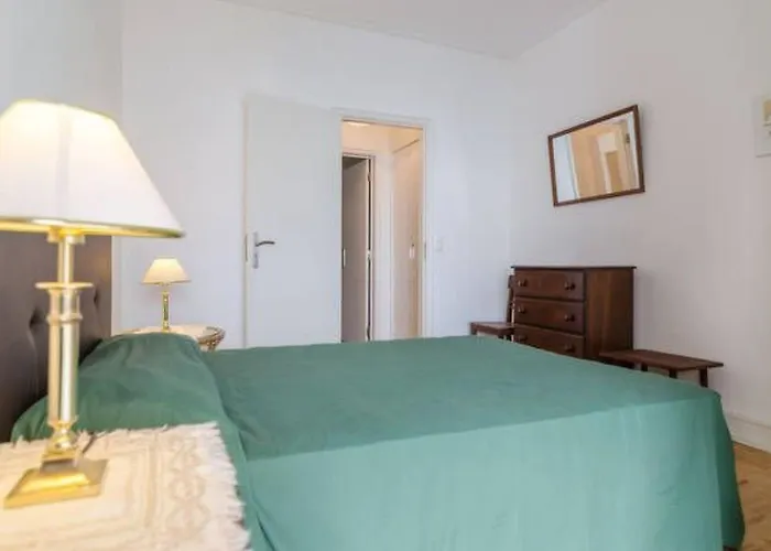 Girafa Mit Blick Auf Wasser By Interhome * 波尔蒂芒