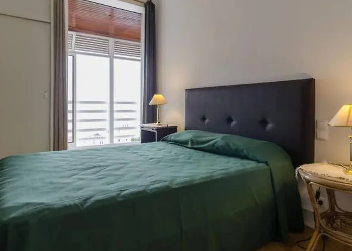 Girafa Mit Blick Auf Wasser By Interhome * 波尔蒂芒