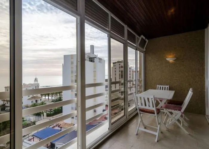 Girafa Mit Blick Auf Wasser By Interhome 波尔蒂芒