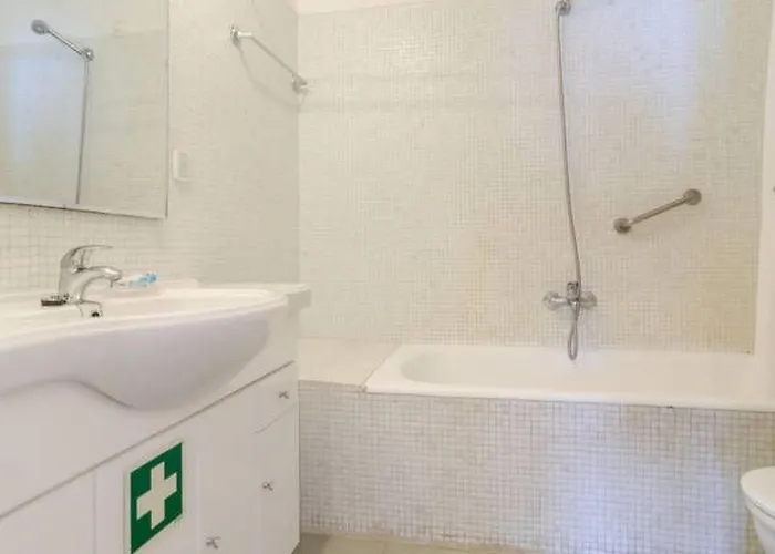 Girafa Mit Blick Auf Wasser By Interhome * 波尔蒂芒