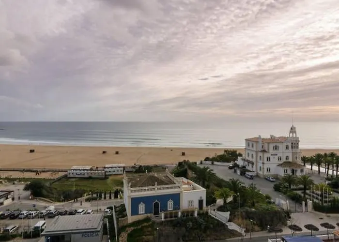 Girafa Mit Blick Auf Wasser By Interhome *